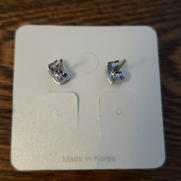 ⭐SALE⭐ Flower earring with small stones - Picture 2 of 2